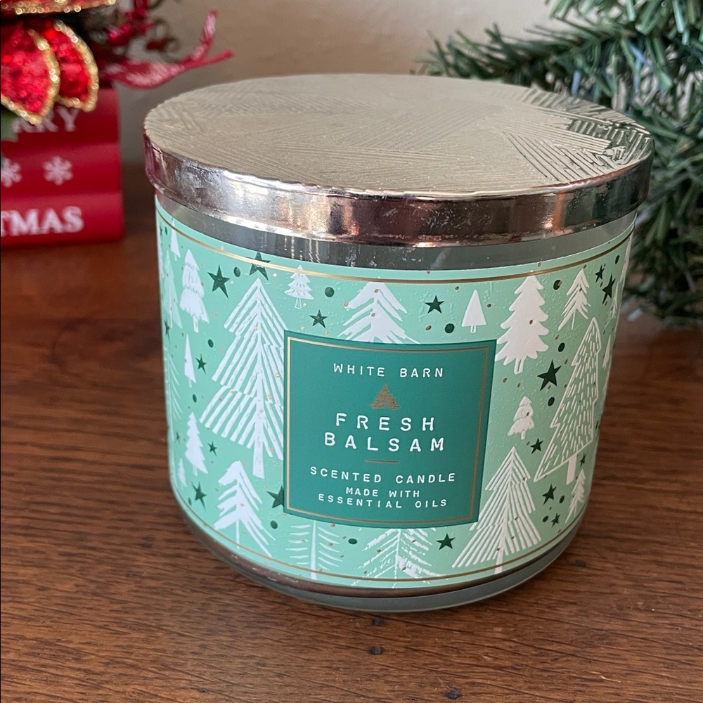 NWT Fresh Balsam White Barn 3 Wick Candle in Glass with a Lid